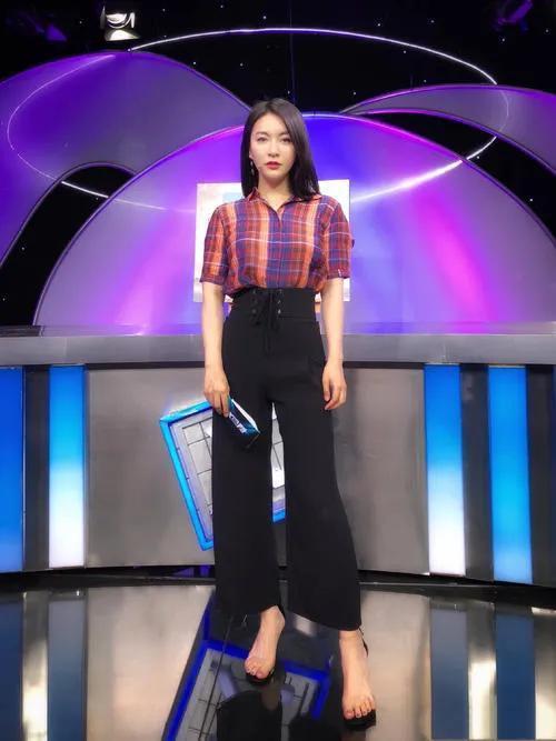 上海娱乐主持人杨乐上一波美照