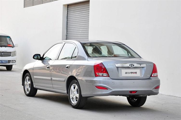 伊兰特外观 2011款伊兰特1.6gl自动型 星辉银