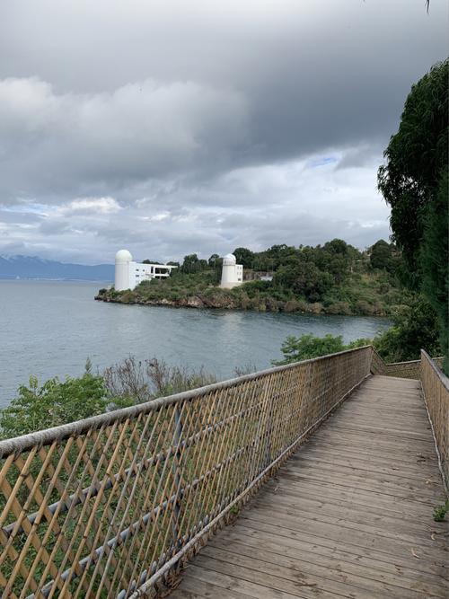 抚仙湖散步路线推荐 时光栈道_夕阳_度假酒店_建筑_日落_蚊虫_希尔顿