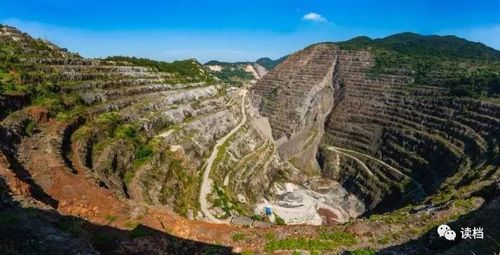 大冶铁矿东露天采场,现在黄石国家矿山公园内.(图片来自网络)