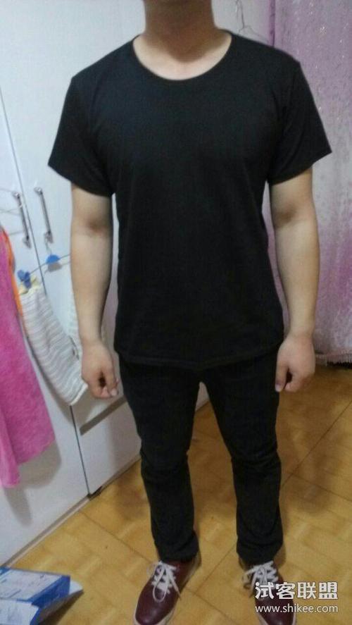 我哥哥身高175,体重150斤,穿正好