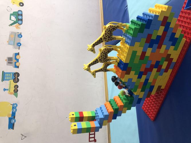 启迪乐高学员:周升昌《小蜗牛》