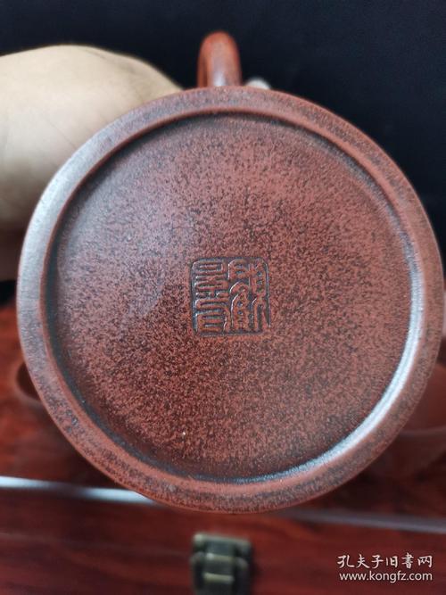 顾景舟作品 【秦权】 礼盒装紫砂壶,一壶配有六只紫砂