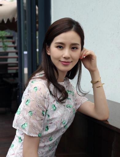 刘诗诗又演都市情感剧,新剧扮相好美,与阚清子互飙