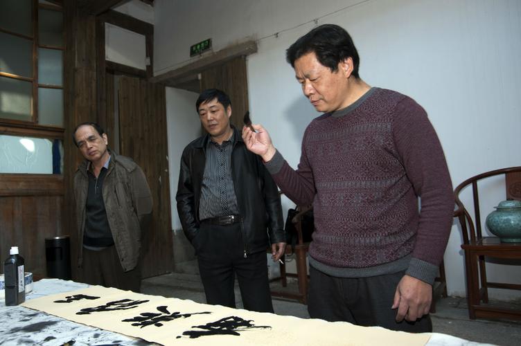福建省书法家协会会员,中国书画家协会会员,福建省港航管理局政法处