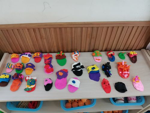 站街镇中心幼儿园中二班《鞋子diy》手工制作