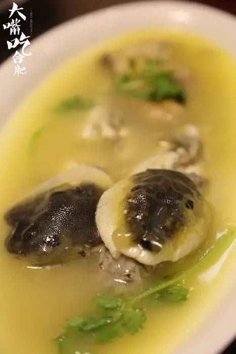 鲍汁的调味也很好,这道菜我给101分,不怕它骄傲!