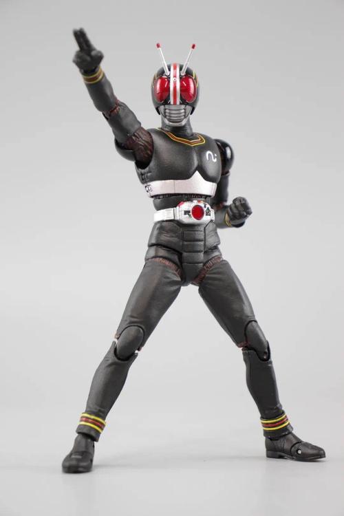 shf真骨雕假面骑士black开箱配件不多但玩起来很爽