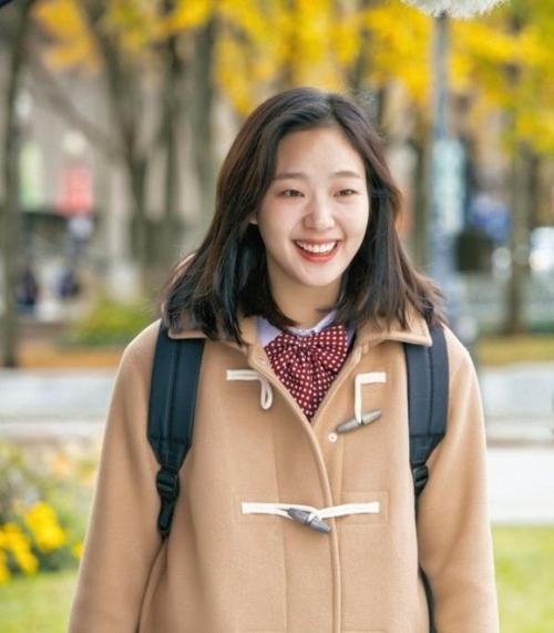 《鬼怪》金高恩的少女妆容,单品解析