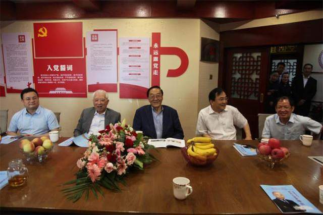 推进全民健康:中国全民大健康产业创新与发展座谈会在昆明举行|赵建华