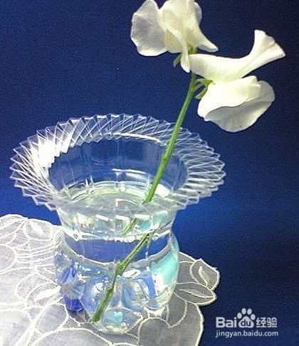 用可乐瓶,矿泉水瓶等塑料瓶做花瓶