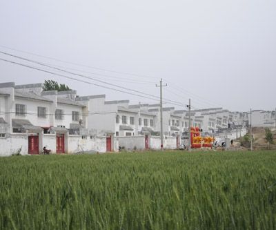 中册镇位于泗水县北部,辖37个行政村,总人口34095人(2017).面积67.