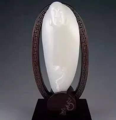 顶级羊脂玉和田玉籽料价格已达3万元克和田玉收藏以精品为佳