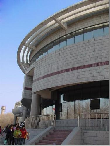 首页 高校信息 >>新疆轻工职业技术学院学院位于首府乌鲁木齐市,占地