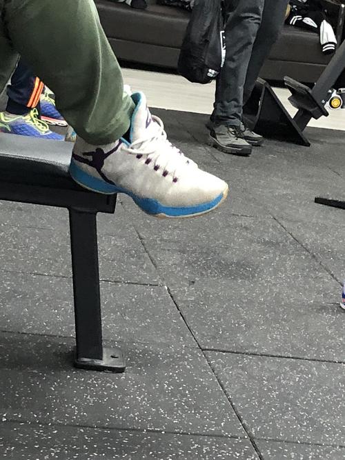 有人知道图中这款叫什么吗