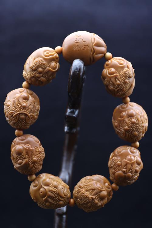 江苏省工艺美术大师宋水官核雕作品赏析!