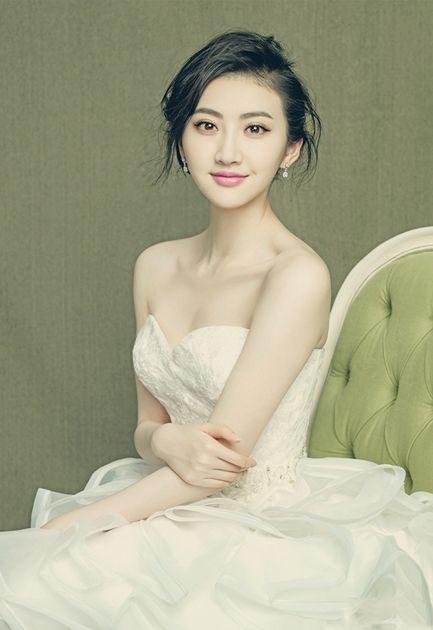 景甜拍摄婚纱写真大片 美丽又动人1