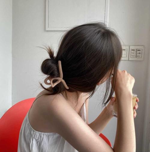 懒人专属,韩妞超仙气【鲨鱼夹发型】盘点.