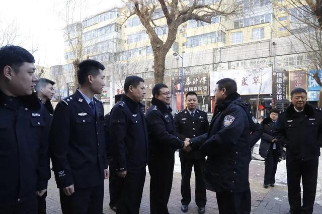 公安厅领导慰问组到科区分局开展春节慰问走访活动