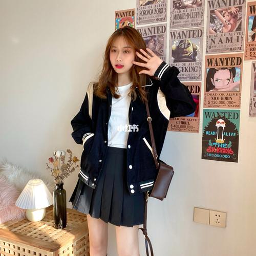 95棒球服搭配半身裙_半身裙_搭配_棒球服_时尚_穿搭