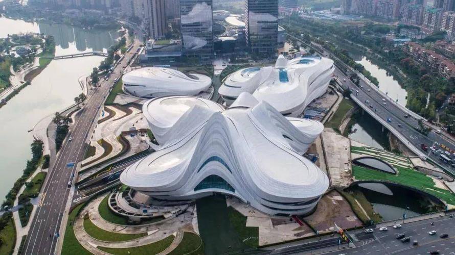 幕墙bim网:扎哈遗作!800亿的北京大兴机场迎来首飞,被