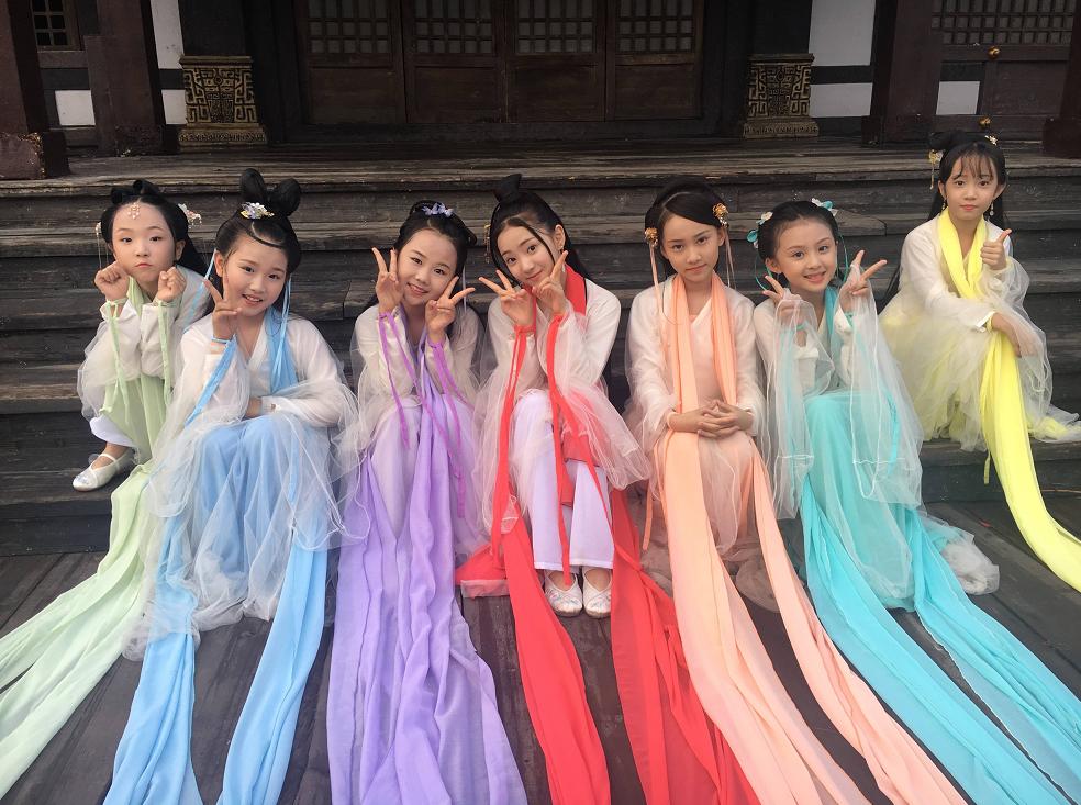 《欢天喜地七仙女》翻拍,舞蹈仙气满分,小演员们实在是太美了!