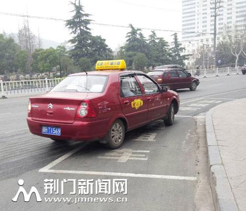 荆门城区试行出租车专用停车位