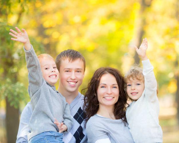 幸福的家庭图片素材-和谐幸福的外国家庭创意图片-jpg格式-未来素材