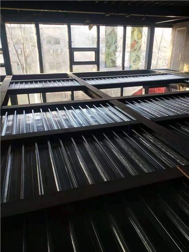 多层钢结构厂房楼承板施工