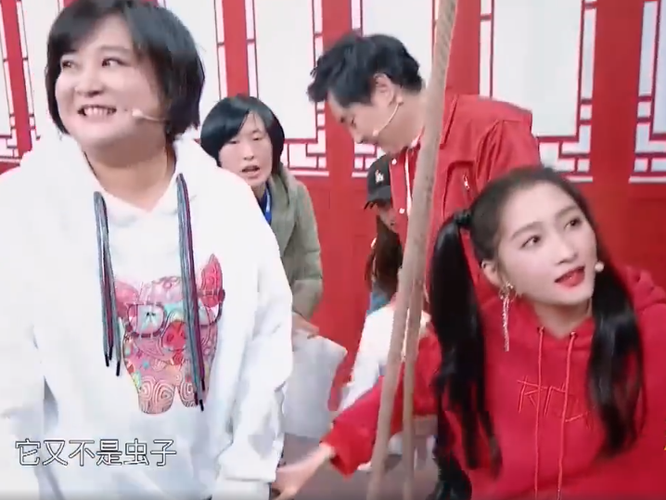 关晓彤胜负欲有多强?为了迷惑对方猜错,直接脚踩"泥鳅"录节目