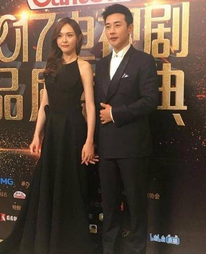 在后台更是爱护有加,比起黄晓明对baby的宠,罗晋也算得上是一个护妻