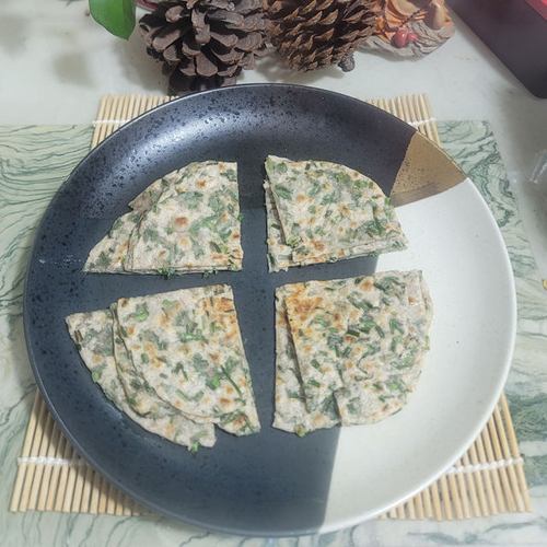 烙韭菜饼,口感柔软,香喷喷