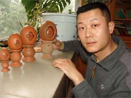邢良坤夸下海口,如果有人能仿造出五层吊球,他就把自己位于大连的