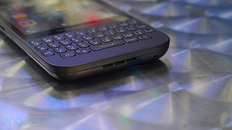 1.2g双核全键盘 触控 黑莓q5上手体验