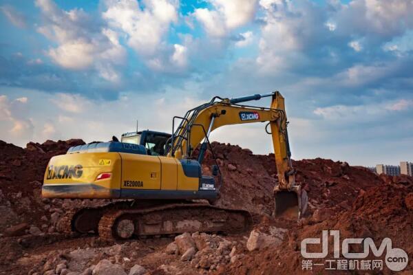 "对于土石方施工而言,挖掘机是最关键的设备.