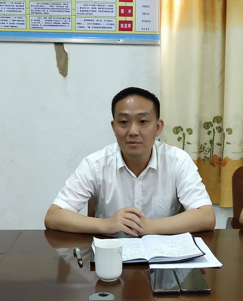 林头镇党委书记,镇长张剑斌,林头镇人大主席陈巧文等领导到大衙中学