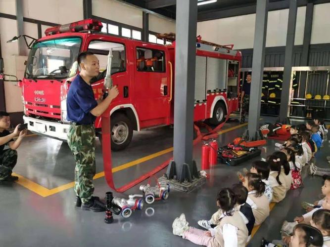 用干粉弹可以灭火,用催泪弹可以防身,防爆.