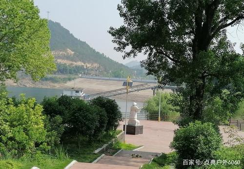 麻城市有个浮桥河水库