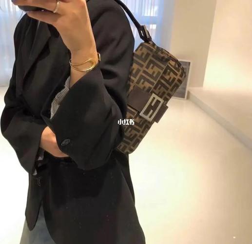 fendi经典法棍包 只有一个现货 现货卖出需要等因为暂时还没拆_芬迪