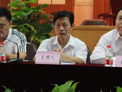 望江新闻网 新闻中心 要闻     张金华强调,尊重老同志就是尊重党的