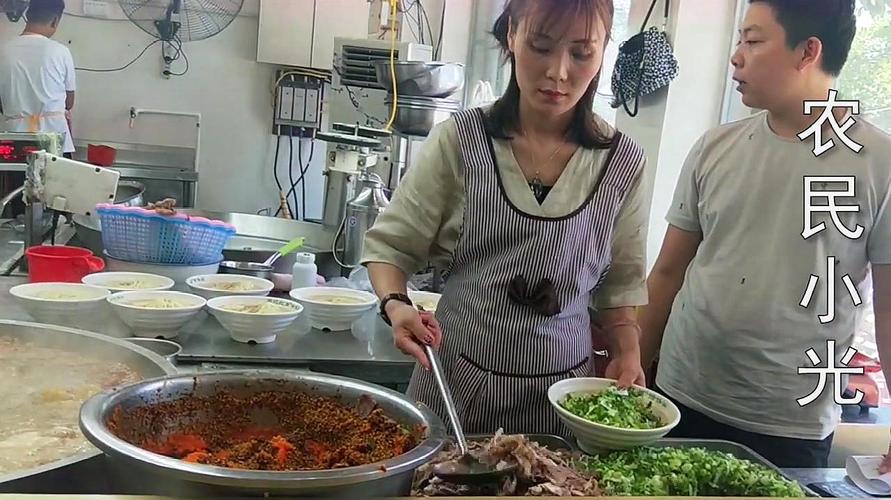 河南郏县张红旗饸饹面,第一家网红店,2米宽的大锅煮满肉
