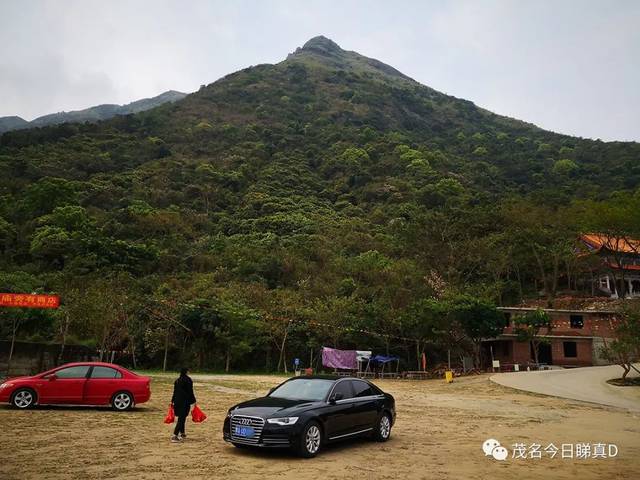 高州浮山岭另一面半山腰投资8千万改扩建一间寺庙