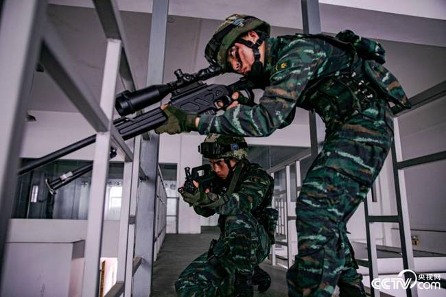 武警特战队员城市反恐演练