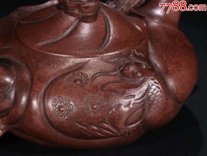 旧藏老紫砂"鱼化龙"茶壶
