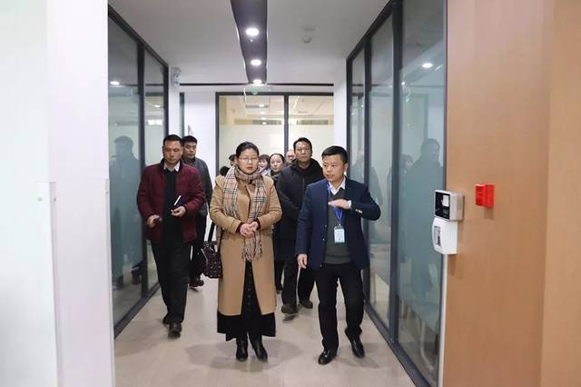 1月16日, 山阳区政府副区长闫利明到新东方·沃根教育总部就学校的