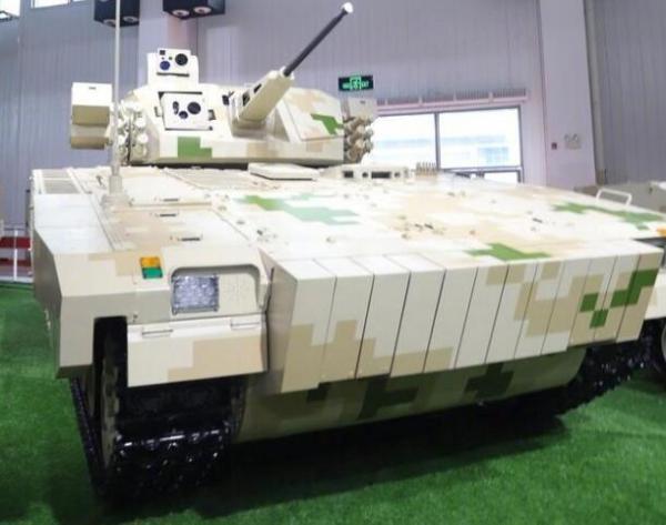 中国展示50吨级外贸重型步兵战车