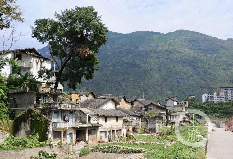 巫山龙溪古镇只剩四户居民的百年水码头