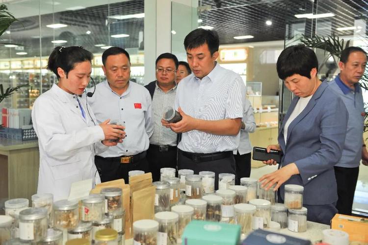 相关企业代表等30余人组成招商引资考察团,来到振东集团进行调研,学习