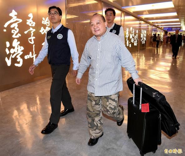 4月12日李毅教授赴台事件