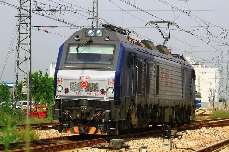 由于hxd2b型机车车体尺寸已经超过欧盟规定的机车车辆限界,机车需要